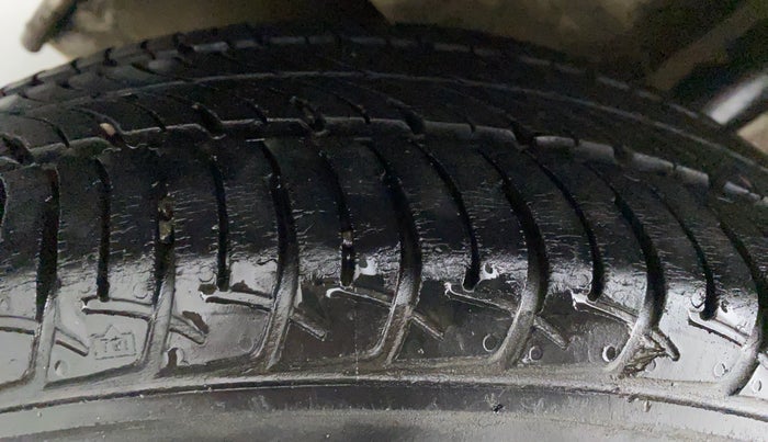 2016 Maruti Celerio VXI CNG D, CNG, Manual, 57,459 km, Left Rear Tyre Tread