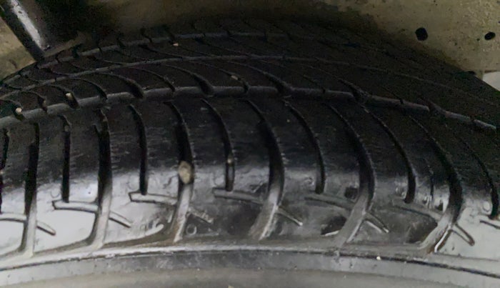 2016 Maruti Celerio VXI CNG D, CNG, Manual, 57,459 km, Right Rear Tyre Tread