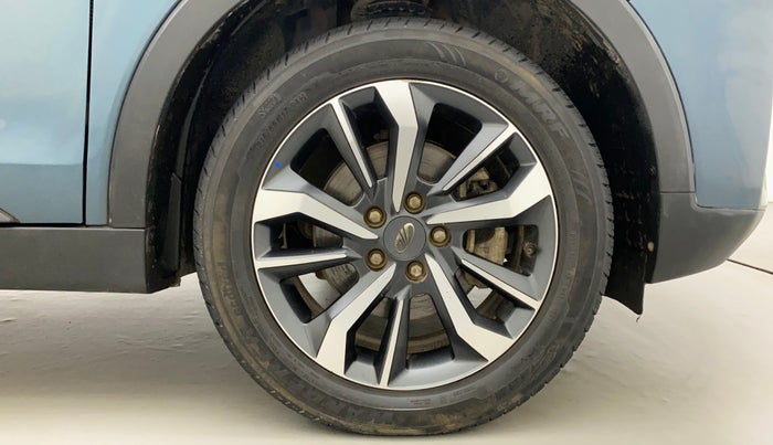 2021 Mahindra XUV300 W8 (O) 1.2 PETROL AMT, Petrol, Automatic, 16,669 km, Right Front Wheel