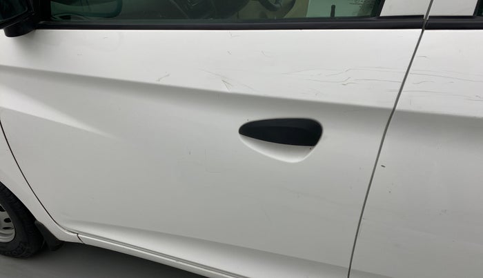 2013 Hyundai Eon ERA +, Petrol, Manual, 49,951 km, Front passenger door - Minor scratches