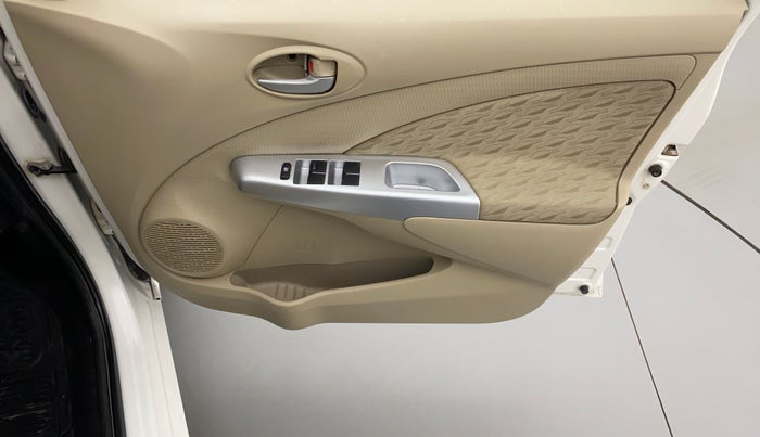 2017 Toyota Etios Liva V, Petrol, Manual, 37,402 km, Driver Side Door Panels Controls
