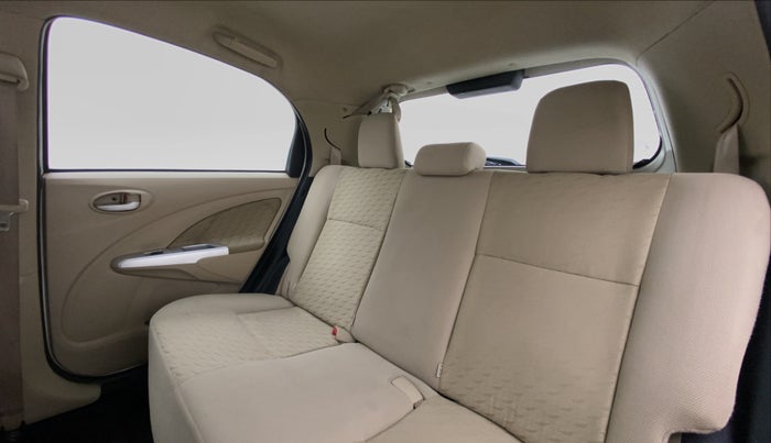 2017 Toyota Etios Liva V, Petrol, Manual, 37,402 km, Right Side Door Cabin View