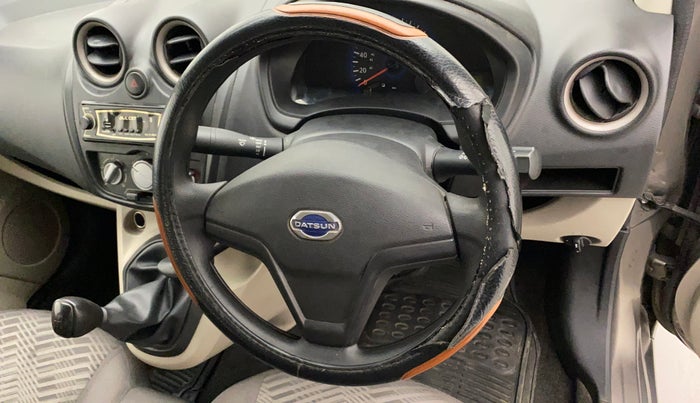 2016 Datsun Go T, Petrol, Manual, 30,169 km, Steering wheel - Steering cover is minor torn