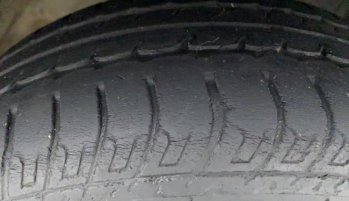 2016 Datsun Go T, Petrol, Manual, 30,169 km, Right Front Tyre Tread