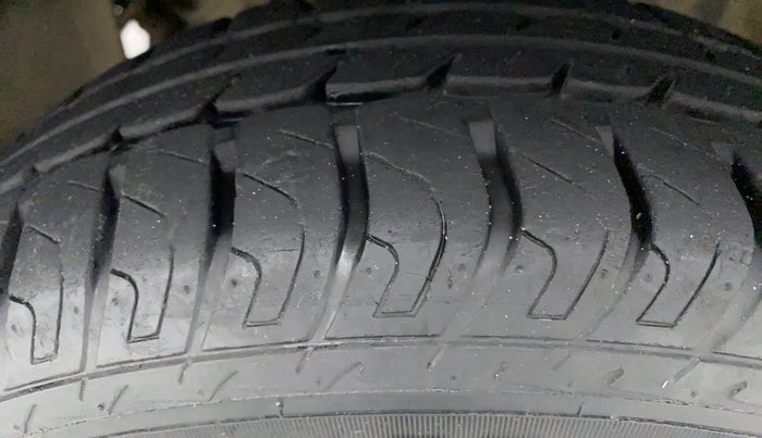 2016 Datsun Go T, Petrol, Manual, 30,169 km, Left Front Tyre Tread