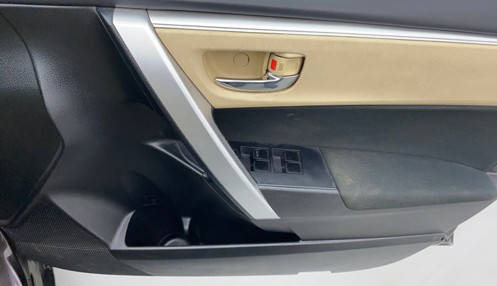 2017 Toyota Corolla Altis G, Petrol, Manual, 41,239 km, Driver Side Door Panels Control