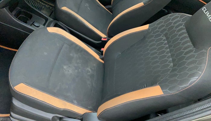 2018 Renault Kwid CLIMBER 1.0 AMT, Petrol, Automatic, 26,461 km, Front left seat (passenger seat) - Cover slightly stained