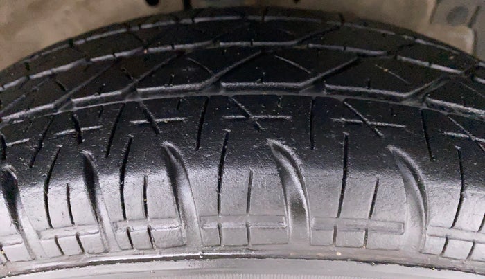 2017 Maruti Swift VXI D, Petrol, Manual, 60,266 km, Right Front Tyre Tread