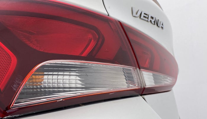2017 Hyundai Verna 1.6 CRDI SX + AT, Diesel, Automatic, 51,751 km, Left tail light - Minor damage