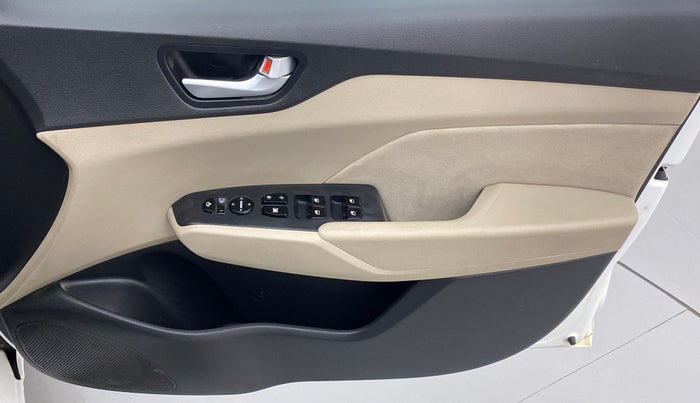 2017 Hyundai Verna 1.6 CRDI SX + AT, Diesel, Automatic, 51,751 km, Driver Side Door Panels Control