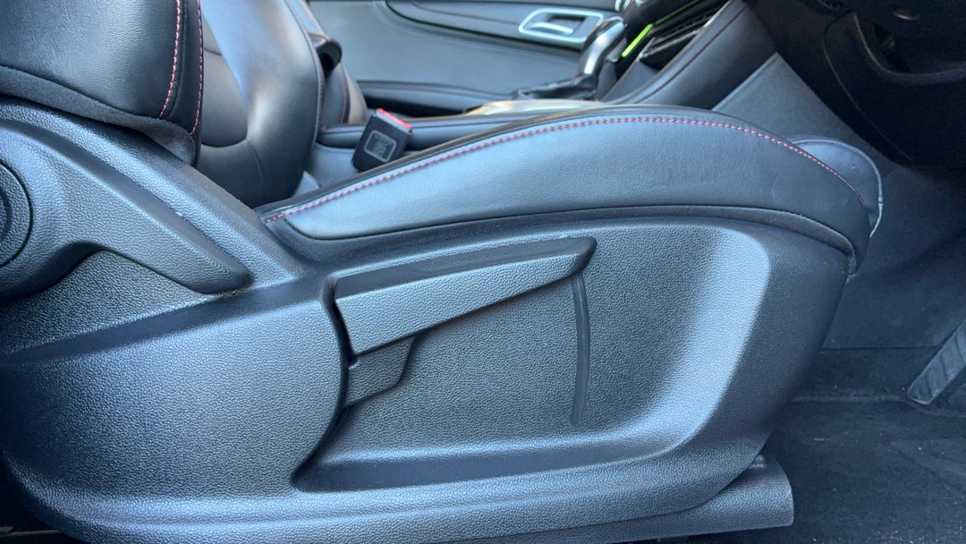 2020 MG HS Excite, Automatic, 62760 km, Drivers Side Adjustment Panel