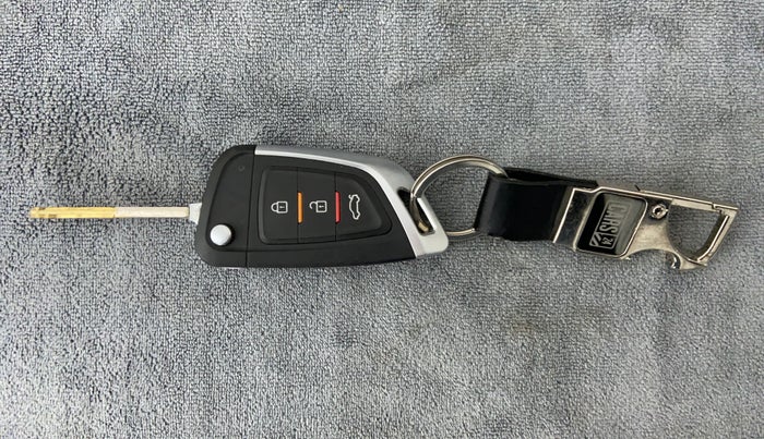 2014 Honda City E MT DIESEL, Diesel, Manual, 1,37,622 km, Key Close Up