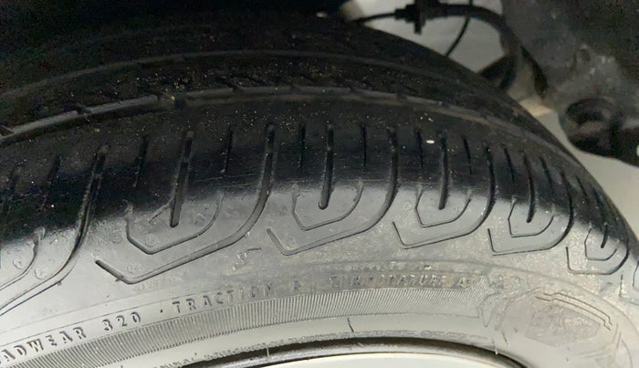 2014 Honda City E MT DIESEL, Diesel, Manual, 1,37,622 km, Right Rear Tyre Tread