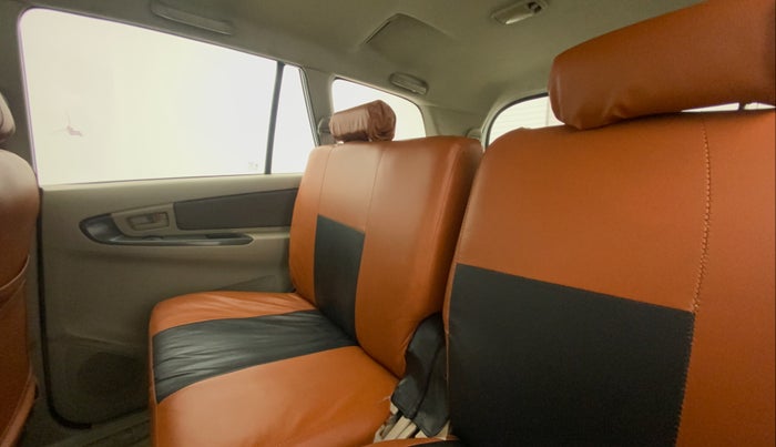 2012 Toyota Innova 2.5 GX 8 STR, Diesel, Manual, 1,13,151 km, Right Side Rear Door Cabin