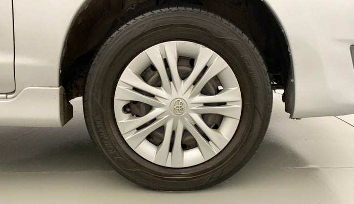 2012 Toyota Innova 2.5 GX 8 STR, Diesel, Manual, 1,13,151 km, Right Front Wheel