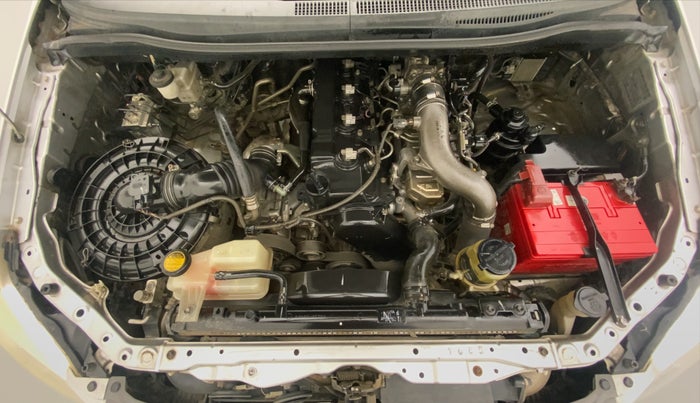 2012 Toyota Innova 2.5 GX 8 STR, Diesel, Manual, 1,13,151 km, Open Bonet