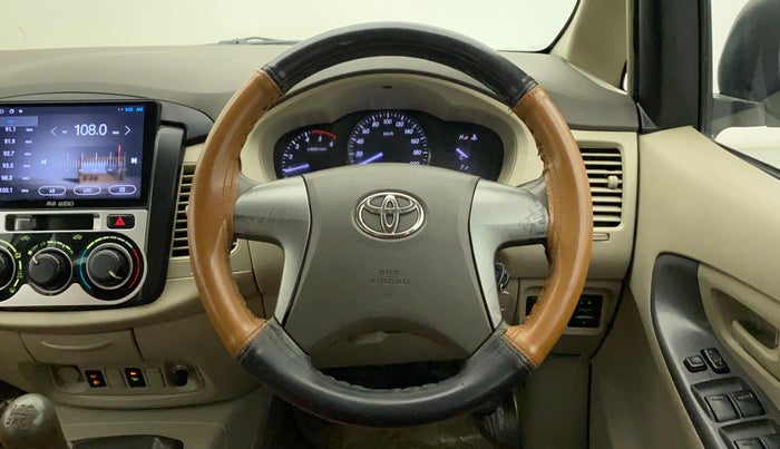 2012 Toyota Innova 2.5 GX 8 STR, Diesel, Manual, 1,13,151 km, Steering Wheel Close Up