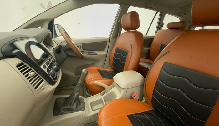 2012 Toyota Innova 2.5 GX 8 STR, Diesel, Manual, 1,13,151 km, Right Side Front Door Cabin