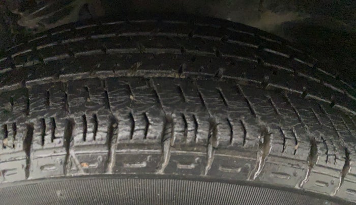 2014 Maruti Alto K10 VXI, Petrol, Manual, 75,750 km, Left Front Tyre Tread