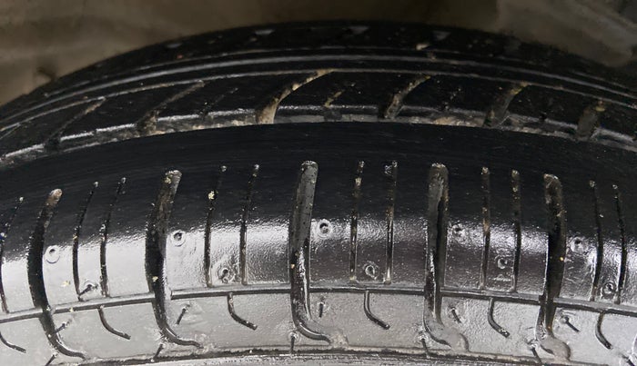 2014 Maruti Alto 800 VXI, Petrol, Manual, 27,234 km, Left Front Tyre Tread