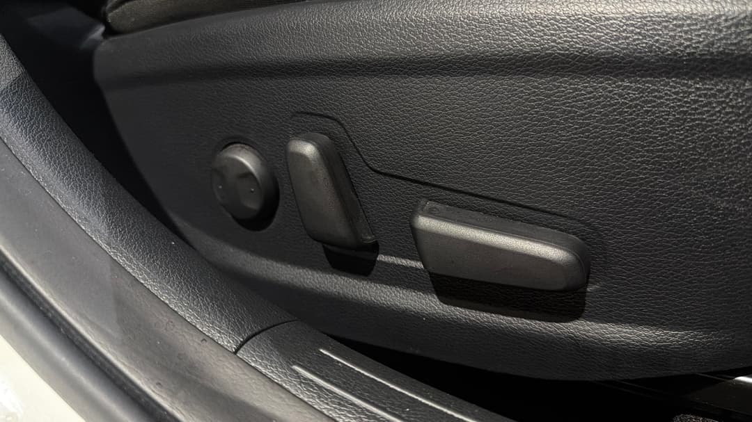 2023 Kia Cerato Gt, Automatic, 29088 km, Drivers Side Adjustment Panel