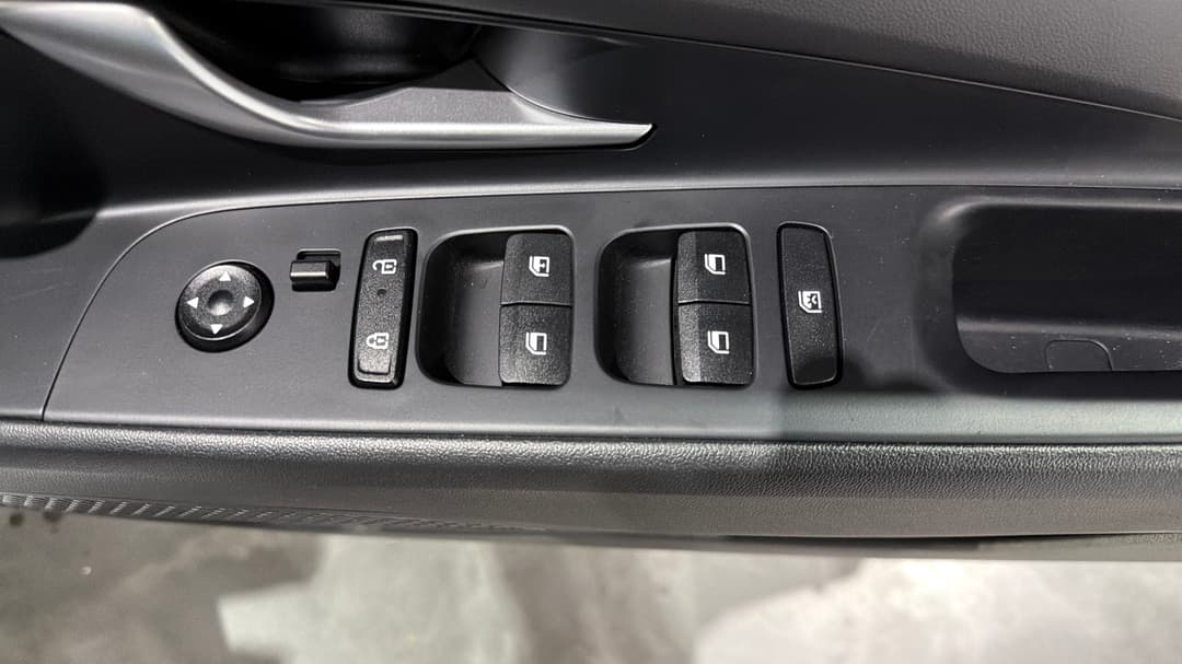 2025 Hyundai i30 Hev 1.6p Dct, Automatic, 22554 km, Drivers Side Door Panel Controls