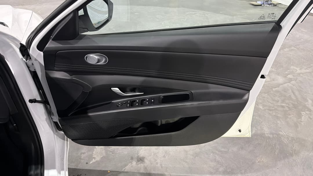 2025 Hyundai i30 Hev 1.6p Dct, Automatic, 22554 km, Speaker View