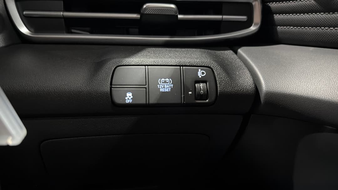 2025 Hyundai i30 Hev 1.6p Dct, Automatic, 22554 km, Utility Switches/Buttons