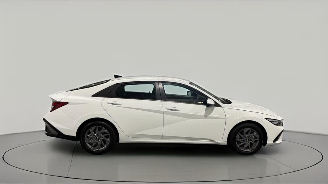 2025 Hyundai i30 Hev 1.6p Dct, Automatic, 22554 km, Right Side View