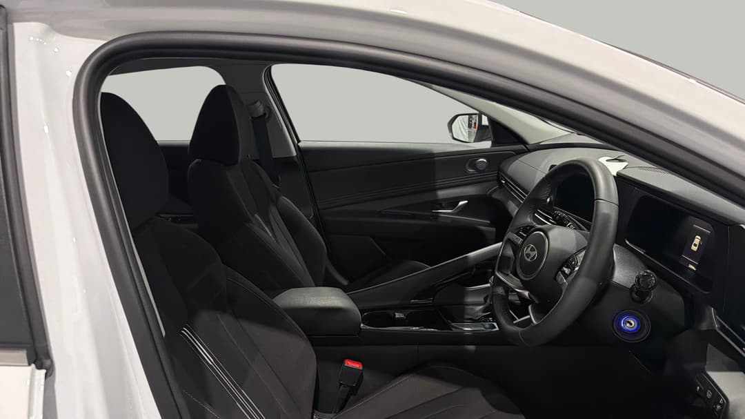 2025 Hyundai i30 Hev 1.6p Dct, Automatic, 22554 km, Right Side Front Door Cabin View