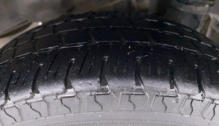 2018 Hyundai Eon SPORTZ, Petrol, Manual, 45,136 km, Left Rear Tyre Tread