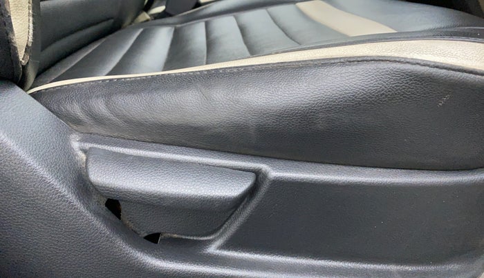 2018 Hyundai Eon SPORTZ, Petrol, Manual, 45,136 km, Driver Side Adjustment Panel