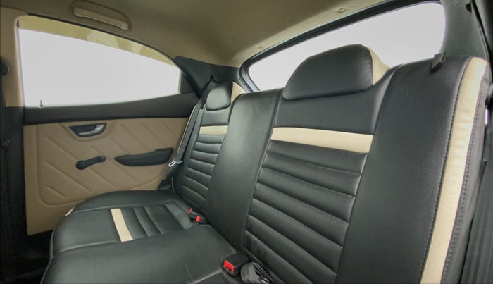 2018 Hyundai Eon SPORTZ, Petrol, Manual, 45,136 km, Right Side Rear Door Cabin