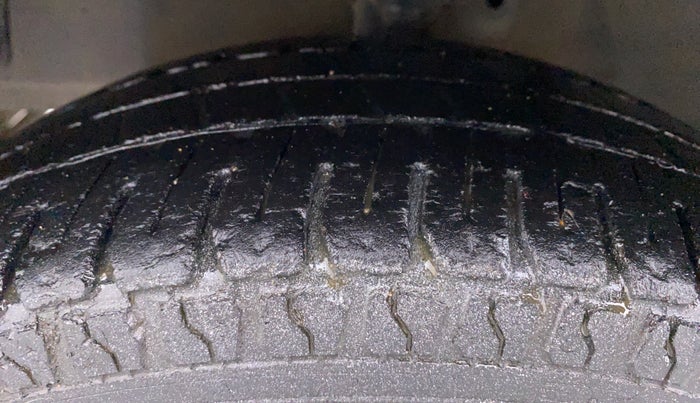 2018 Hyundai Eon SPORTZ, Petrol, Manual, 45,136 km, Left Front Tyre Tread