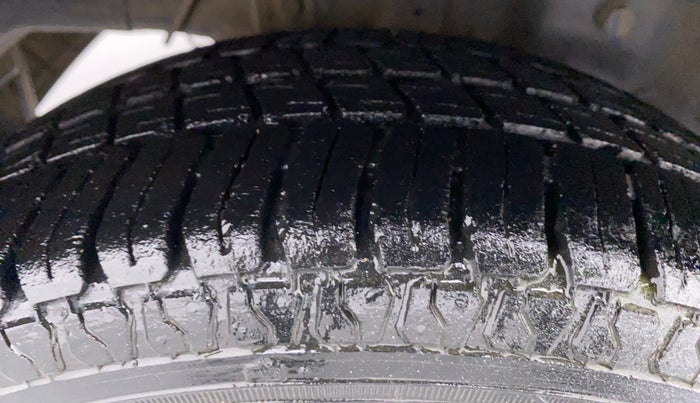 2018 Hyundai Eon SPORTZ, Petrol, Manual, 45,136 km, Right Rear Tyre Tread