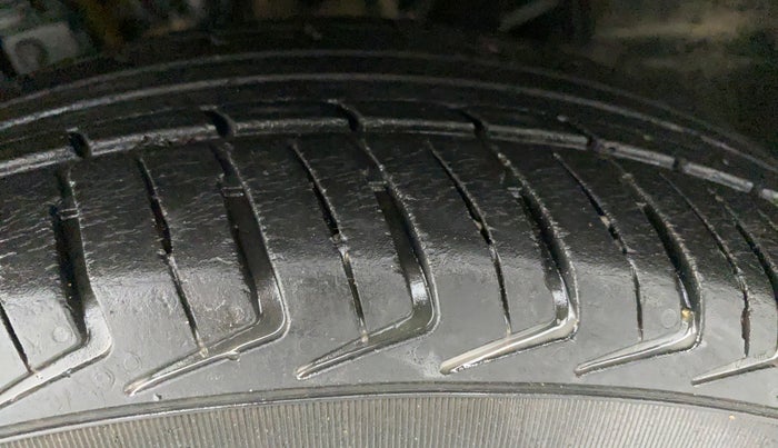 2018 Datsun Redi Go A, Petrol, Manual, 33,659 km, Left Front Tyre Tread