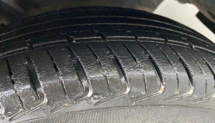 2018 Datsun Redi Go A, Petrol, Manual, 33,659 km, Right Front Tyre Tread