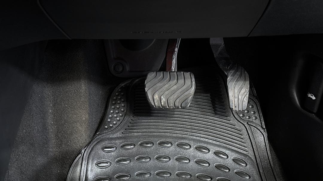 2023 Mitsubishi Outlander Ls 7 Seat (2WD), Automatic, 59322 km, Pedals and Footmat