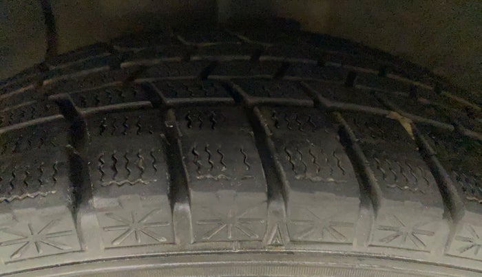 2018 Hyundai Grand i10 MAGNA U2 1.2 CRDI, Diesel, Manual, 1,13,084 km, Left Front Tyre Tread