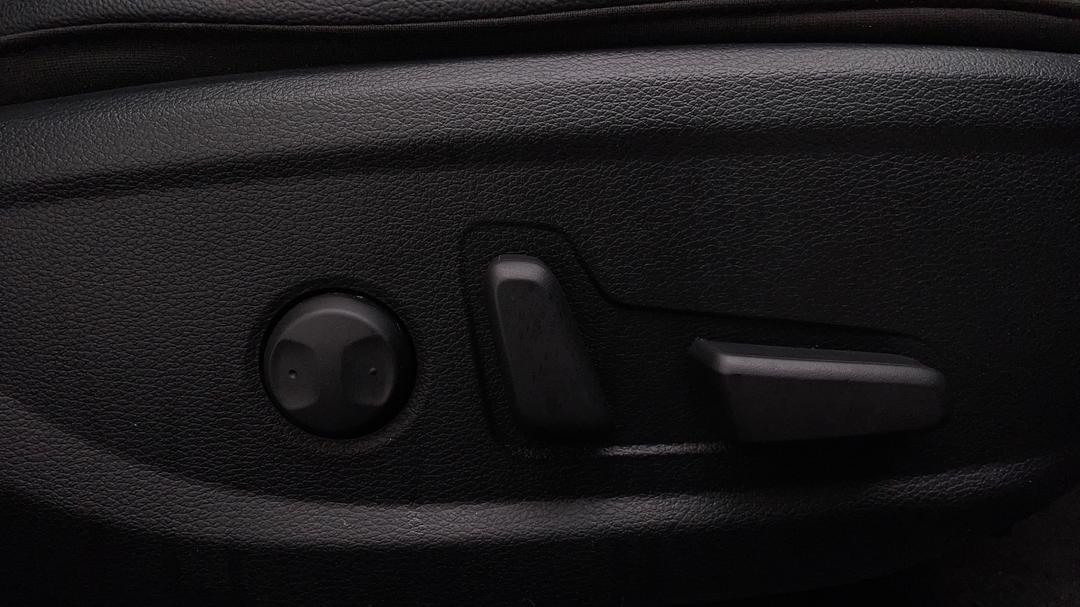 2022 Kia Cerato Gt, Automatic, 26942 km, Drivers Side Adjustment Panel