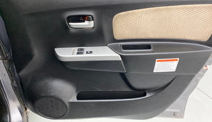 2017 Maruti Wagon R 1.0 LXI CNG, CNG, Manual, 31,759 km, Driver Side Door Panels Control