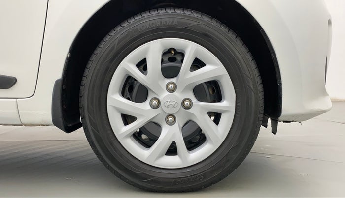 2017 Hyundai Grand i10 SPORTZ O 1.2, Petrol, Manual, 49,965 km, Right Front Wheel