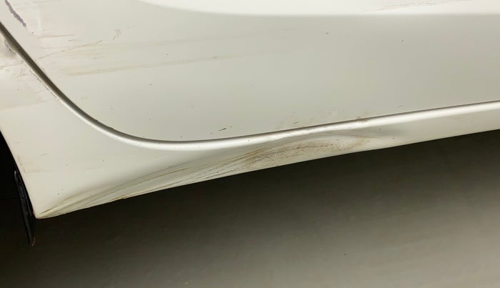 2019 Maruti Swift LXI, CNG, Manual, 81,694 km, Right running board - Slightly dented