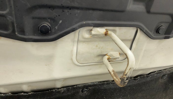 2019 Maruti Swift LXI, CNG, Manual, 81,694 km, Bonnet (hood) - Slight discolouration