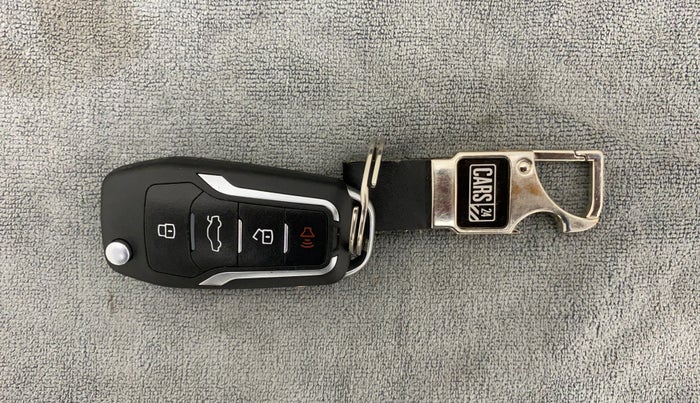 2019 Maruti Swift LXI, CNG, Manual, 81,694 km, Key Close Up