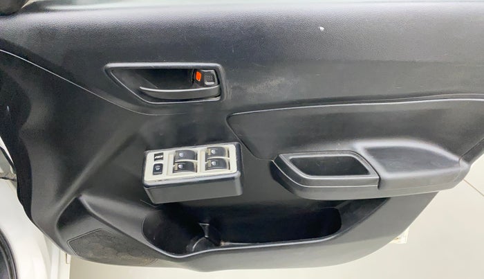 2019 Maruti Swift LXI, CNG, Manual, 81,694 km, Driver Side Door Panels Control