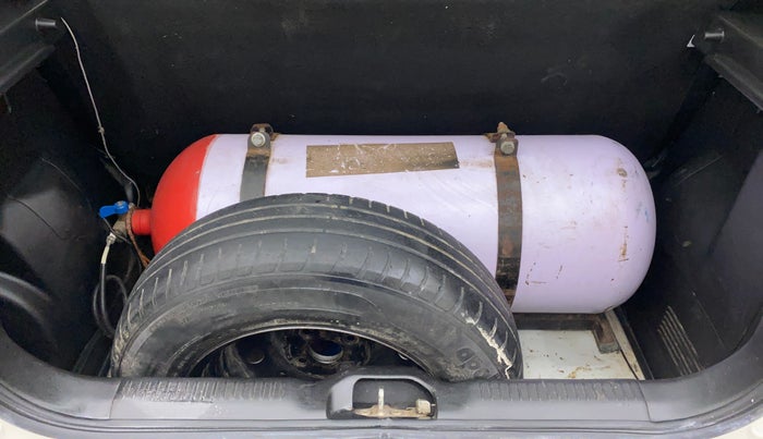 2019 Maruti Swift LXI, CNG, Manual, 81,694 km, Boot Inside