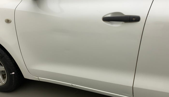 2019 Maruti Swift LXI, CNG, Manual, 81,694 km, Front passenger door - Slightly dented