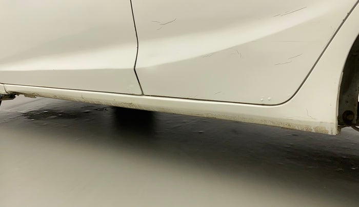 2015 Honda Jazz 1.2L I-VTEC SV, Petrol, Manual, 57,702 km, Left running board - Minor scratches