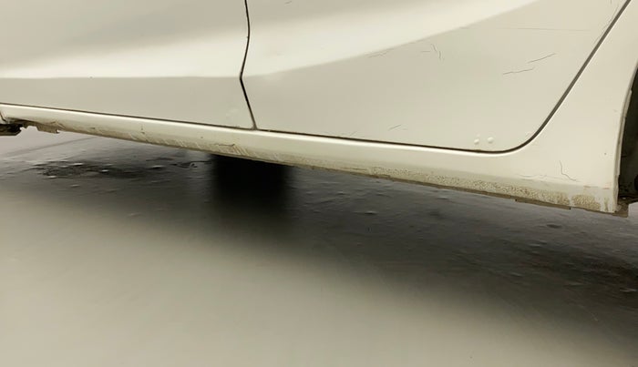 2015 Honda Jazz 1.2L I-VTEC SV, Petrol, Manual, 57,702 km, Left running board - Paint has minor damage
